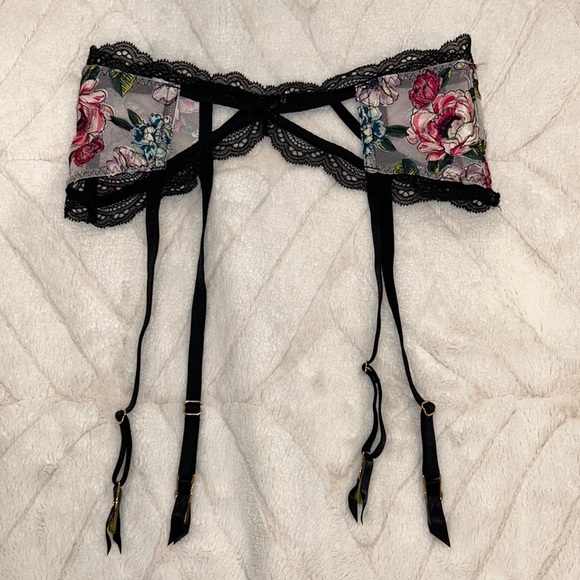 Victoria’s Secret Embroidered Mesh Garter Belt, Size XS - Picture 1 of 10